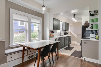 1210 W Maple Kitchen:Dining