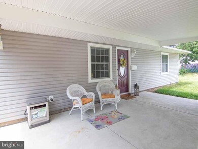 9 Yellowood Dr, Levittown, PA 19057 - photo 4