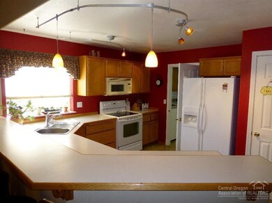 1078 NW 19th Place, Redmond, OR 97756 - photo 4