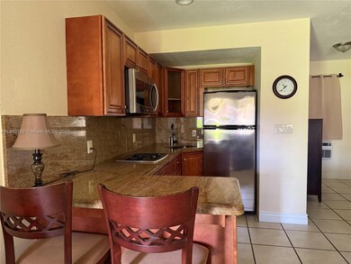 811 NE 10th St unit 4, Hallandale Beach, FL 33009 - photo 2