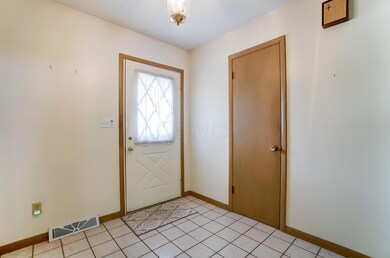 825 Greenridge Rd, Columbus, OH 43235 - photo 3