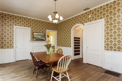 007-Dining_Room-2709444-medium