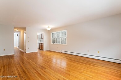 18 Hollow Wood Ln unit A, Greenwich, CT 06831 - photo 5