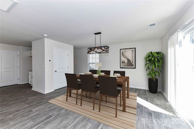 Virtually staged dining