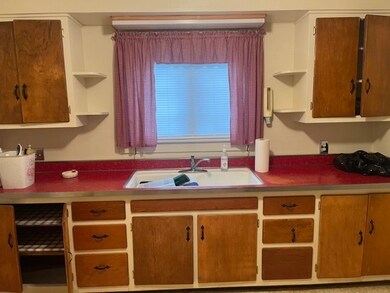 1027 W 10th St, Anderson, IN 46016 - photo 7