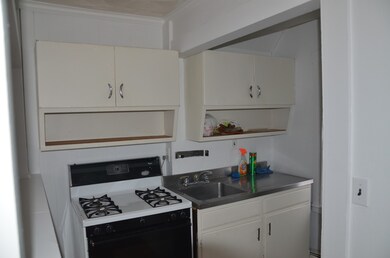 9 Salem St unit 2 front, Wakefield, MA 01880 - photo 5