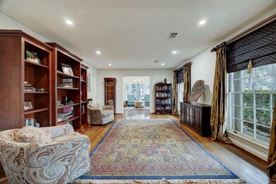 10002 Candlewood Dr, Houston, TX 77042 - photo 4