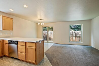 1379 Circle Wood Dr, Central Point, OR 97502 - photo 5