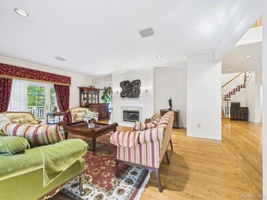 428 Toftree Ct, Roslyn, NY 11576 - photo 7