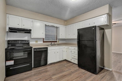 2755 W Chestnut St-5