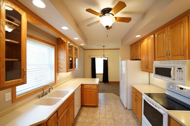 315 6th Ave NE, Jamestown, ND 58401 - photo 4