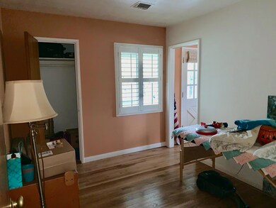 Den:Bedroom3