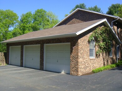 5 Stone Moss Dr, Shavertown, PA 18708 - photo 2