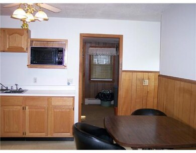 Kitchen. Eat-in kitchen