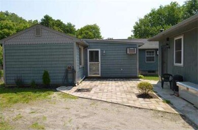 107 W Dudley Rd, Dudley, MA 01571 - photo 4