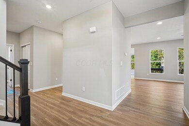 214 Isleta Dr, Pataskala, OH 43062 - photo 2