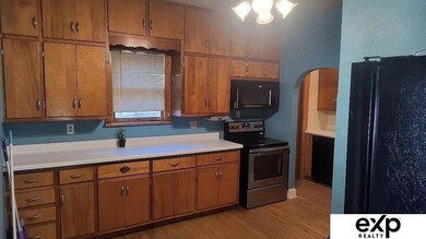 565 W 10th St, Wahoo, NE 68066 - photo 4