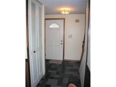 Entry/Foyer.