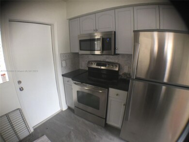 Kitchen stove and refrig