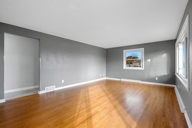 4710 W Capitol Dr, Appleton, WI 54913 - photo 2