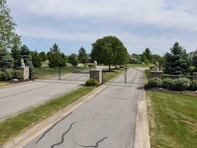 13488 Browning Dr, Fishers, IN 46037 - photo 2