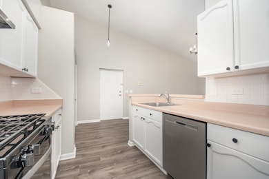 734 N Gary Ave unit 210, Carol Stream, IL 60188 - photo 6