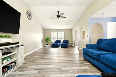 400 Oak Breeze Dr, Columbus, OH 43207 - photo 6