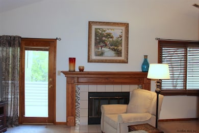 1976- C124 Curry Rd, Rotterdam, NY 12306 - photo 4