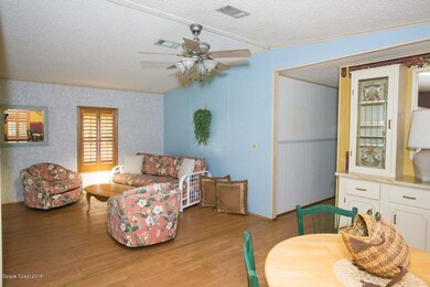 1392 Barefoot Cr - Living - View 2
