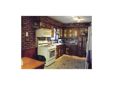 Nice kitchen, gas range, microwave stay.