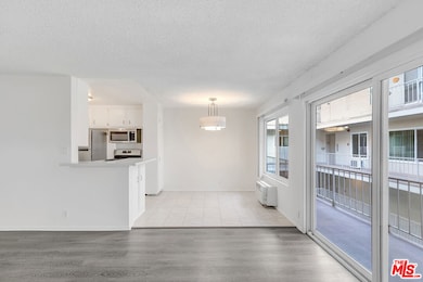 739 N Croft Ave unit 203, Los Angeles, CA 90069 - photo 2