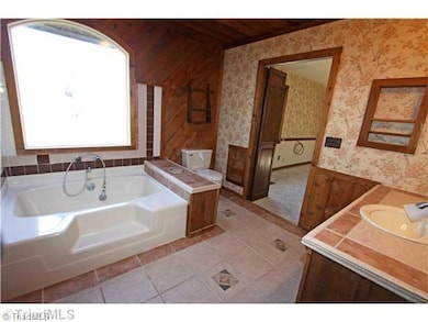 Master Bath/Spa.