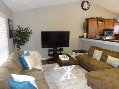 7904 Rochelle Rd, Louisville, KY 40228 - photo 7