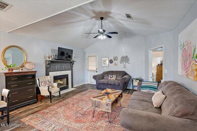 05-330 Swan Dr