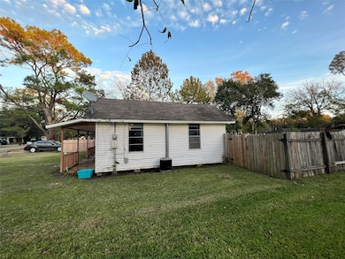 230 E Southland Ave, Alvin, TX 77511 - photo 2