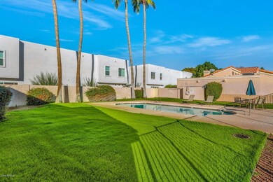 903 W Glendale Ave-large-025-021-903 W G