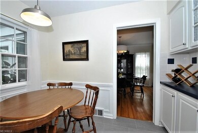 Separate breakfast room