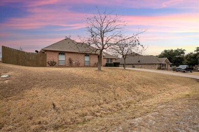 305 Aqua Vista Dr, Granbury, TX 76049 - photo 3