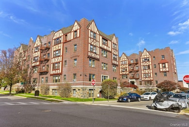 Evelyn Court Apartment unit 10-C, Mamaroneck, NY 10543 - photo 6
