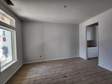 DINING ROOM DIRECTLY TO KITCHEN