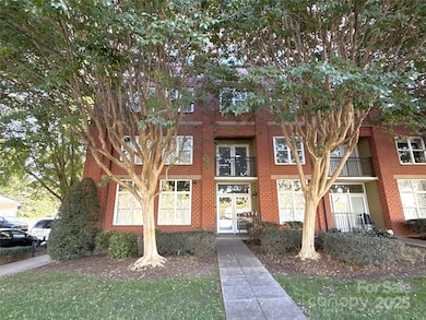 The Dilworth unit 107, Charlotte, NC 28203 - photo 2