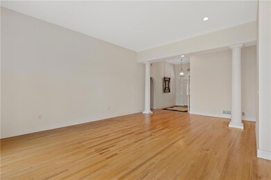 Lots of space for grand furniture pieces