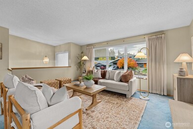 Vinyl double pane windows throughout the home