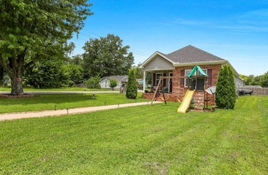 397 W Mcglothlin St, Portland, TN 37148 - photo 3