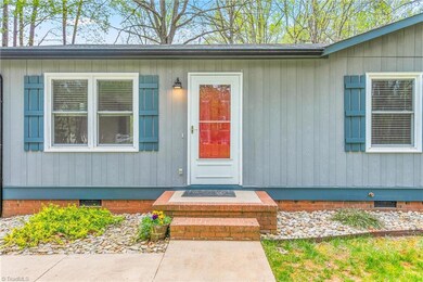 709 Weatherby Ln, Greensboro, NC 27406 - photo 5