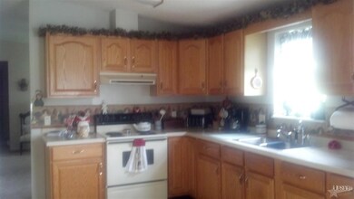 14915 Lafayette Center Rd, Roanoke, IN 46783 - photo 6