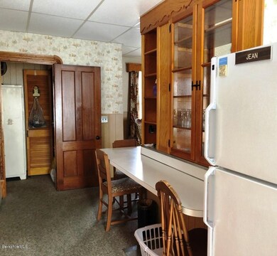 117 N Holden St, North Adams, MA 01247 - photo 4