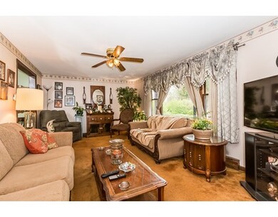 19 Pilgrim Rd, Lawrence, MA 01843 - photo 4