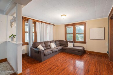 4-web-or-mls-112SMainSt_04