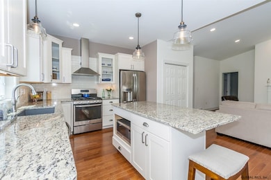 81 Lakepointe Way, Saratoga Springs, NY 12866 - photo 4